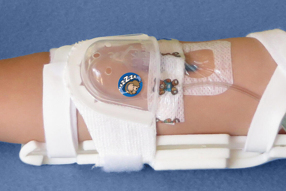 330L I.V. House UltraDressing on toddler's elbow