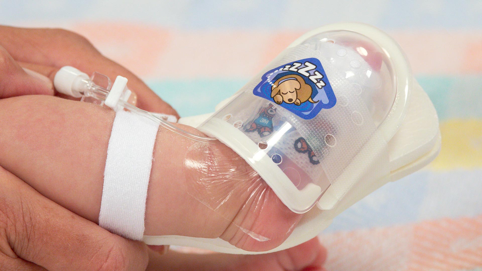 Ivy Puppy Sticker on 750LFP UltraDome reminds the child to leave the IV insertion site alone