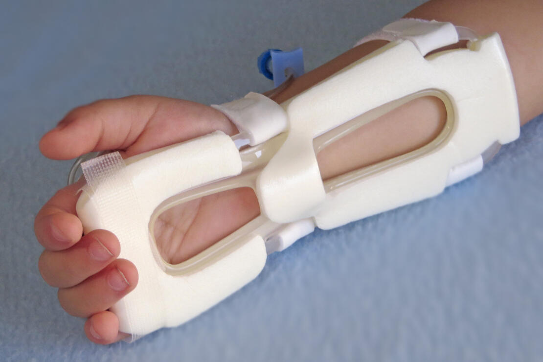 939M-Ultra TLC Wrist Splint on toddler's wrist