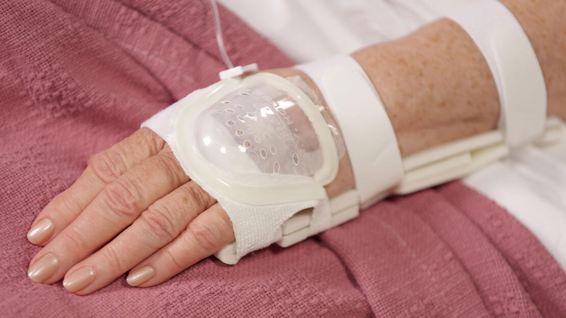 UltraDressing 730L Hand and 939XL-Ultra wrist splint on older adult patient