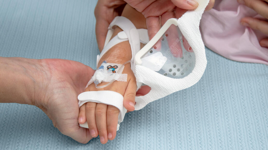 I.V. House IV site protection products and TLC Splints make it easy for nurses to visually and manually assess the IV insertion site and surrounding tissue to detect early signs of problems.