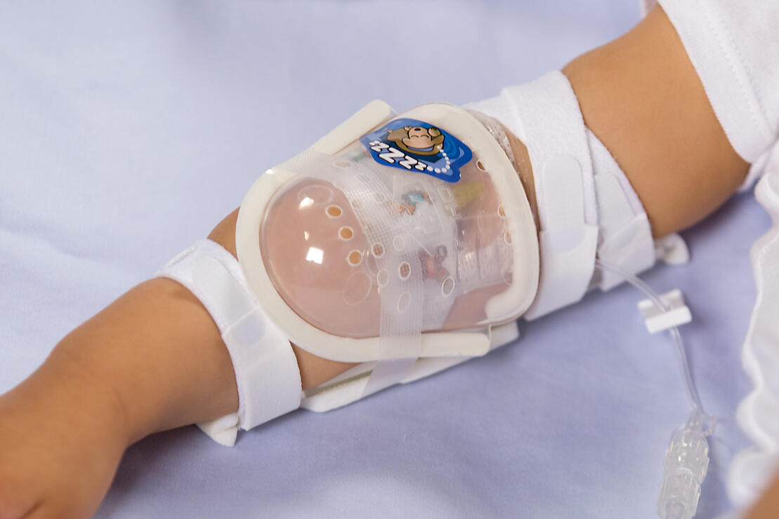 750LFP I.V. House UltraDome on toddler's elbow
