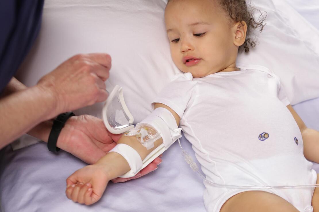 959S-W-Ultra TLC Elbow splint on toddler