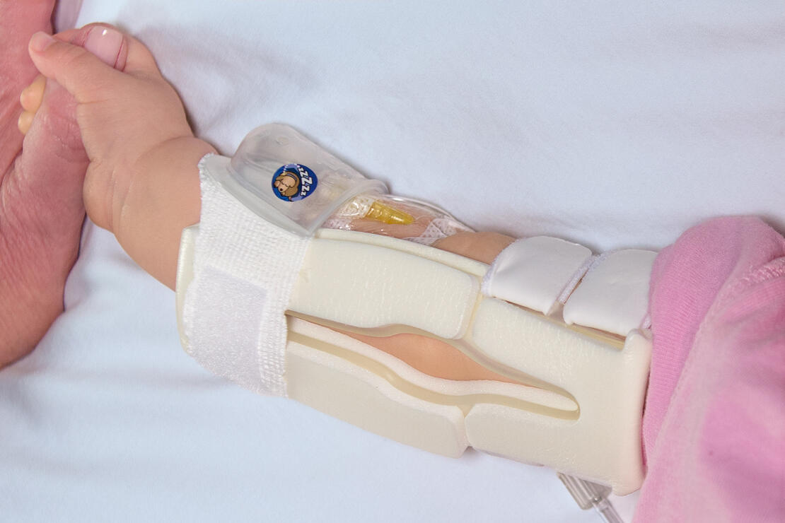 959S-W-Ultra TLC Elbow Splint on infant