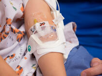 330L I.V. House UltraDressing on child's elbow