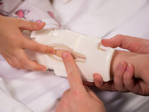 959L-W-Ultra TLC Elbow Splint on child