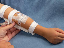 959L-W-Ultra TLC Elbow Splint on child